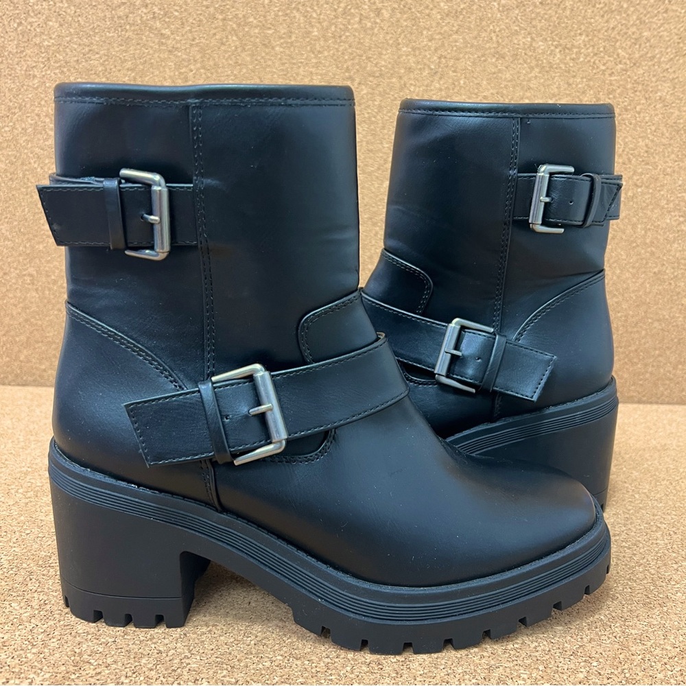 Esprit Della women’s black ankle boots size 7.5 NWOT